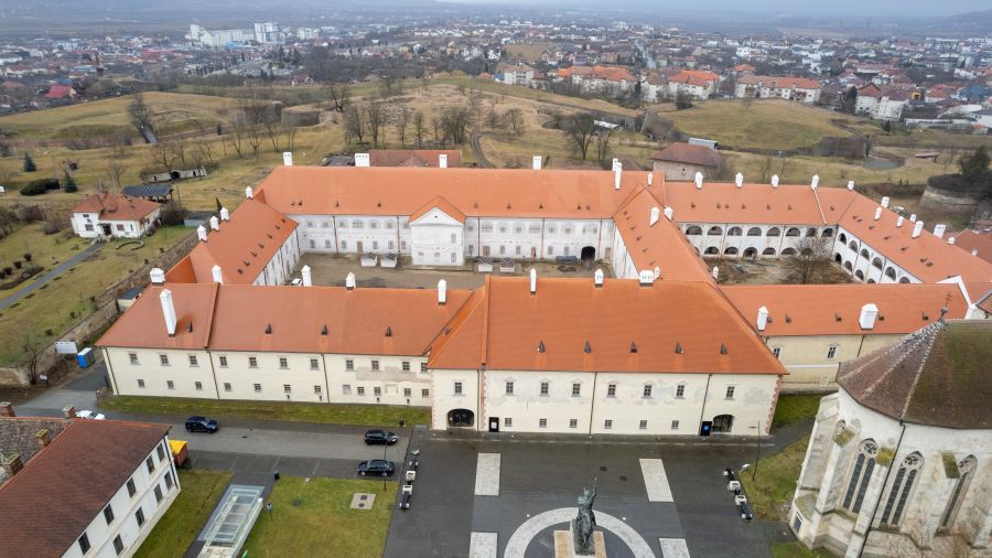 Példaértékű a gyulafehérvári fejedelmi palota főépületének felújítása – A tárlatot magyar feliratozással is ellátták