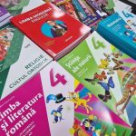 Rekordszámú magyarul írandó tankönyvre hirdetett közbeszerzést az oktatási minisztérium Romániában