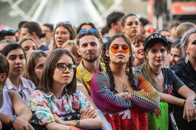 Kiemelt műsorsávban lép fel Azahriah a Sziget nagyszínpadán