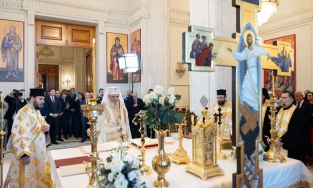 Ortodox kápolnát szenteltek fel a bukaresti parlament épületében