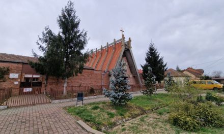 Dokumentumfilm Hans Fackelmann építészről az újszentesi római katolikus templomban