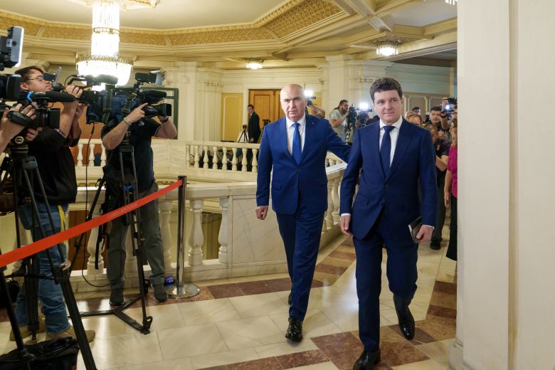 Nicușor Dan államfőben és a korábbi ideiglenes elnökben, Ilie Bolojanban bíznak a legtöbben