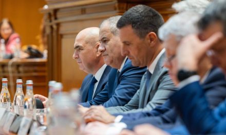 Bizalmat szavazott a bukaresti parlament az RMDSZ részvételével megalakult négypárti kormánynak