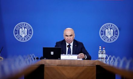 Gazdasági megszorító intézkedéseket jelentett be Bolojan miniszterelnök