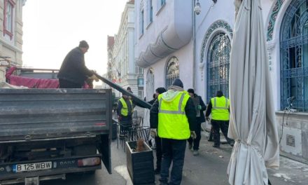 Felszámolta az illegális teraszokat Temesvár központjában a Városháza