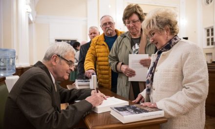 A nagyváradi városházán mutatták be Tőkés László összegyűjtött írásai című sorozat első kötetét