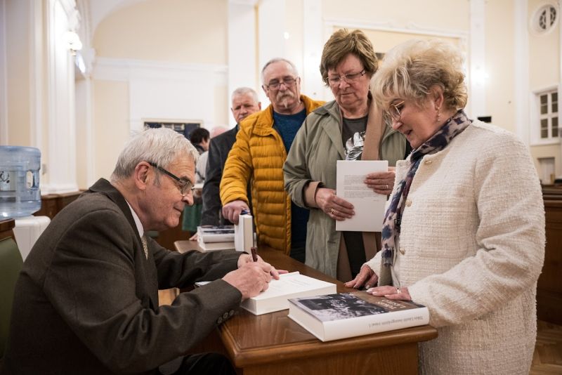 A nagyváradi városházán mutatták be Tőkés László összegyűjtött írásai című sorozat első kötetét