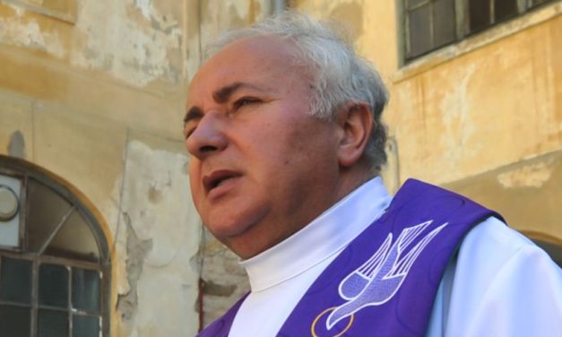 A „Volksuni” Népi Egyetem előadásokat szervez Temesváron – felkeresik A. Reinholz nyugalmazott kanonokat