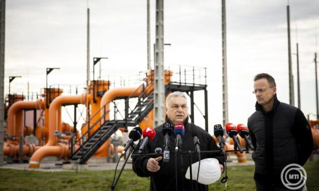 Orbán Viktor Kiskundorozsmán ellenőrizte a Török Áramlat megerősített katonai védelmét
