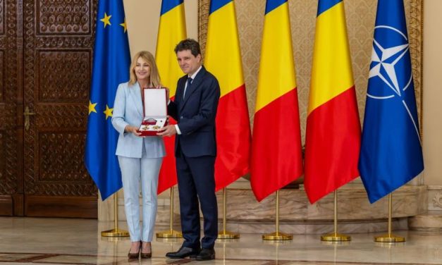 A Románia Csillaga érdemrend Nagykeresztjével tüntették ki Nadia Comaneci tornásznőt